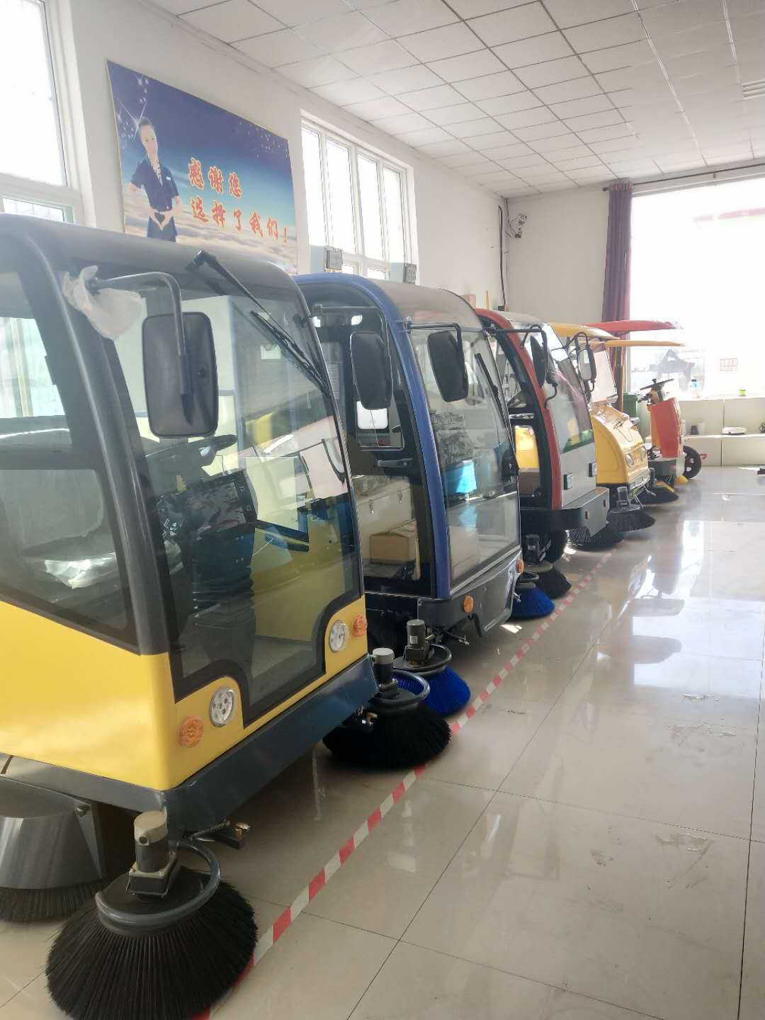 厲害了！！！ 電動掃地機越來越多的用于城區(qū)主干道保潔工 64